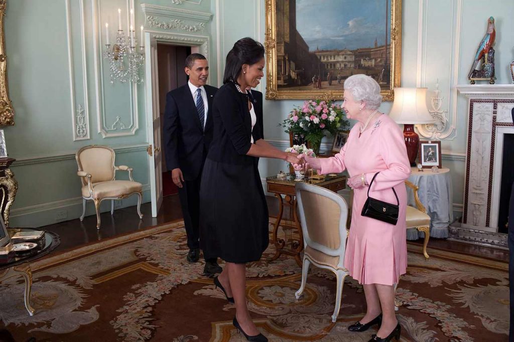 Barack Obama y Michelle Obama son recibidos por la Reina Isabel II