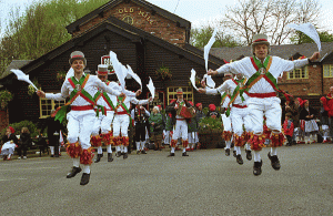 EL traje típico de la danza Morris es el más tradicional de Inglaterra.